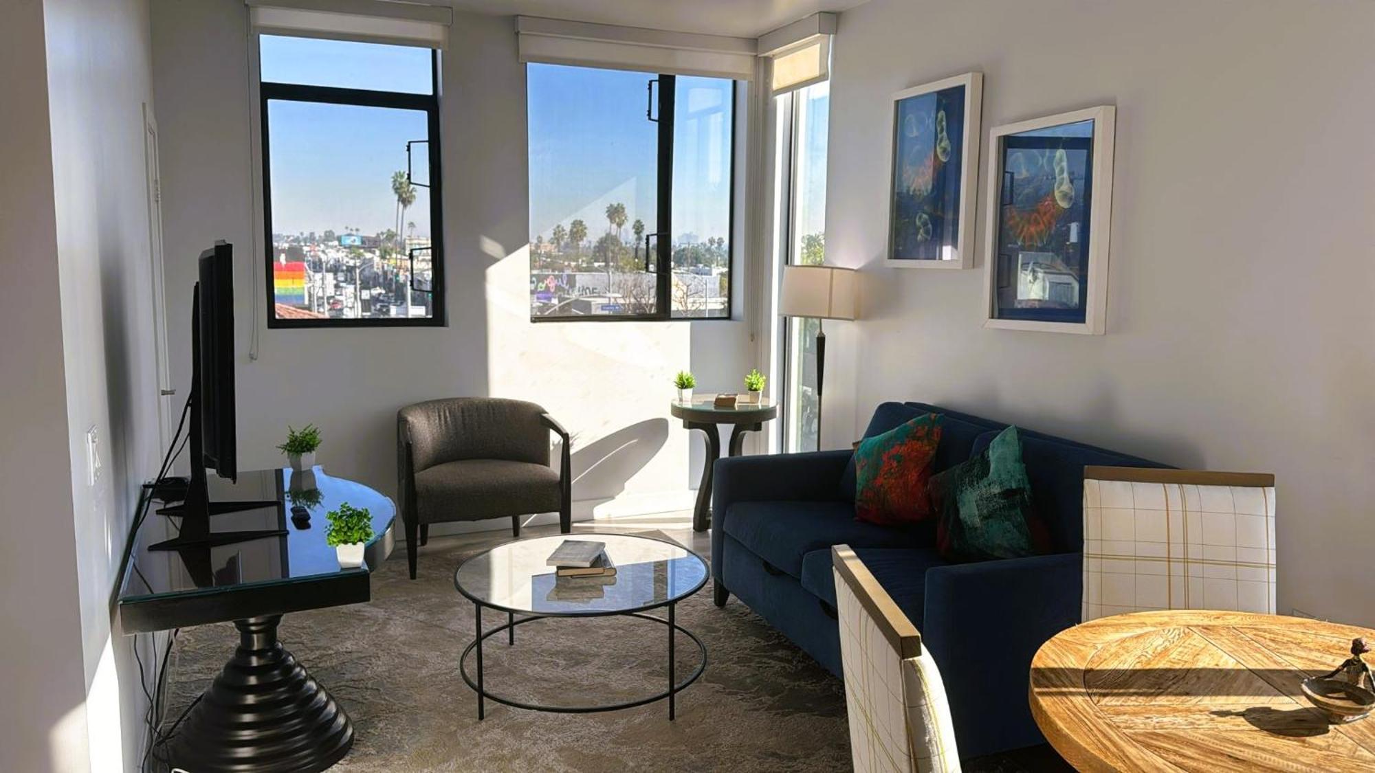 Stayspro - Hollywood Homes Minutes To Everything Spacious And Free Parking Apart-hotel